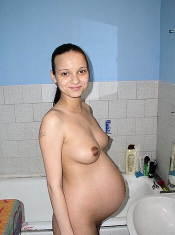 My younger sister is pregnant - Photo 28