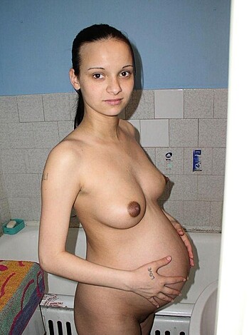 My younger sister is pregnant - Photo 35
