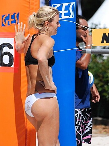 Beach Volleyball ass shots - Photo 5