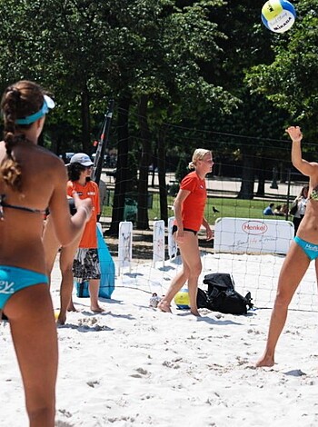 Beach Volleyball ass shots - Photo 21