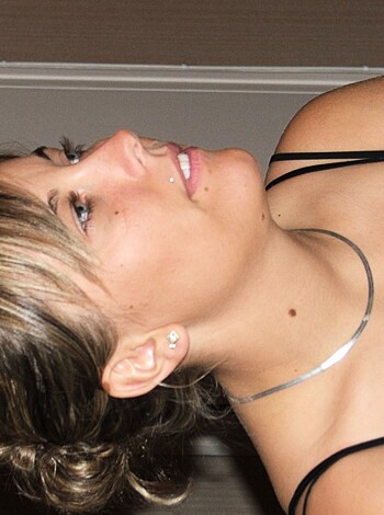 Young Amateur Pregnant Girl - Photo 2