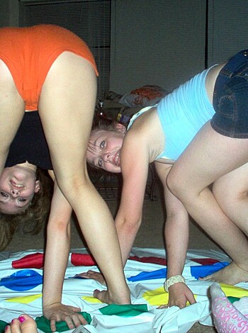 Amateurs Girl Play Sexy Twister - Photo 15