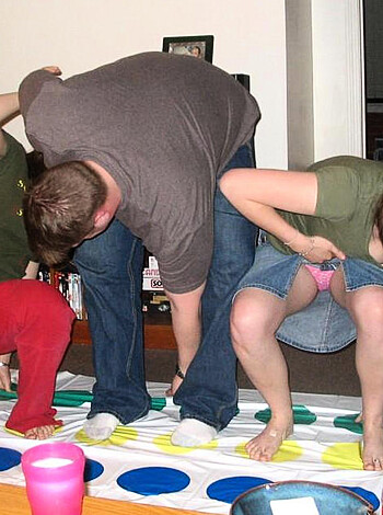 Amateurs Girl Play Sexy Twister - Photo 36