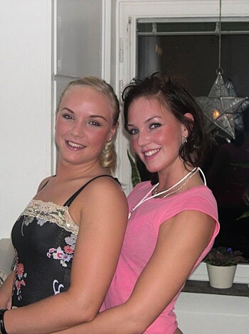 Amateur Swedish girl and her small tits - Photo 4