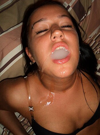 Chick with tight ass playing with her toy! - Photo 30