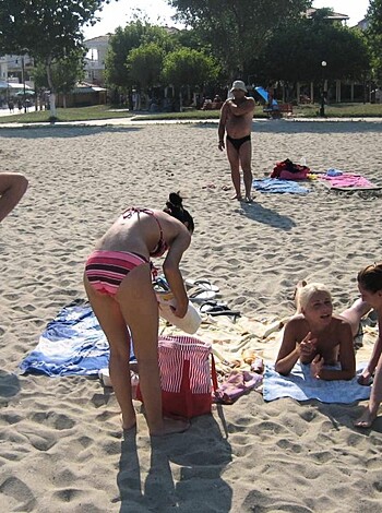 Young couples at holiday ( topless pics ) - Photo 5