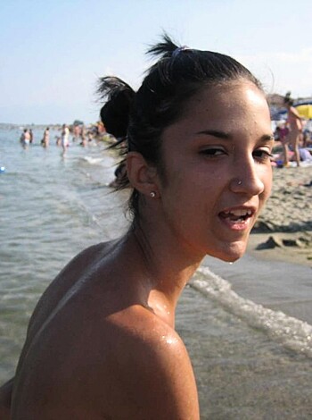 Young couples at holiday ( topless pics ) - Photo 11