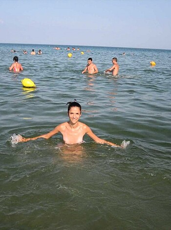 Young couples at holiday ( topless pics ) - Photo 12