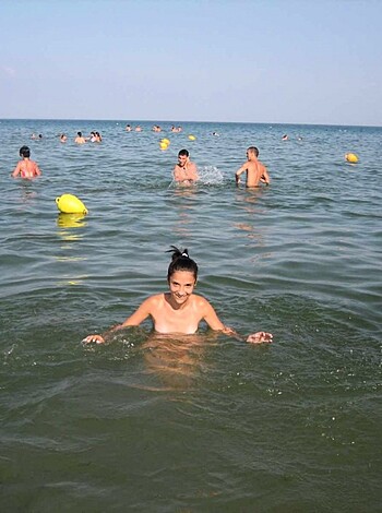 Young couples at holiday ( topless pics ) - Photo 15