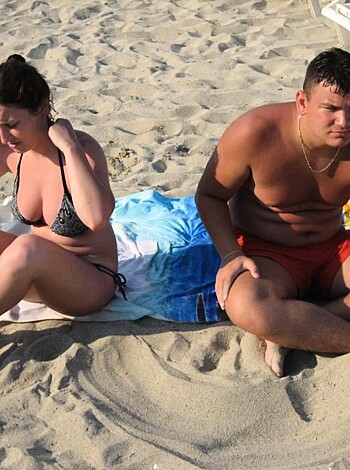 Young couples at holiday ( topless pics ) - Photo 20