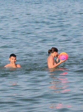 Young couples at holiday ( topless pics ) - Photo 25