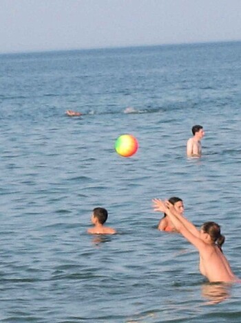 Young couples at holiday ( topless pics ) - Photo 27
