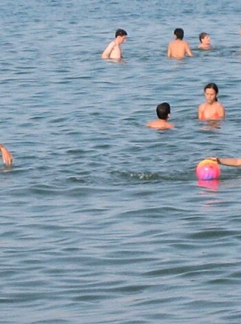 Young couples at holiday ( topless pics ) - Photo 29