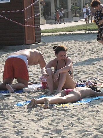 Young couples at holiday ( topless pics ) - Photo 30