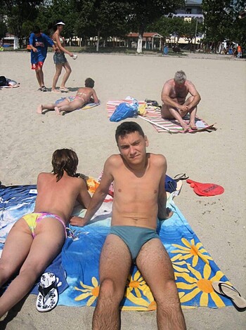 Young couples at holiday ( topless pics ) - Photo 36