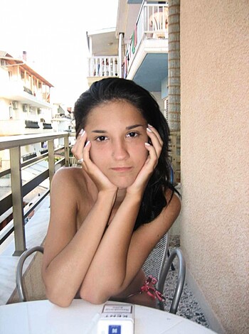 Young couples at holiday ( topless pics ) - Photo 40