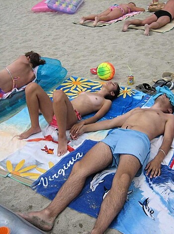 Young couples at holiday ( topless pics ) - Photo 42