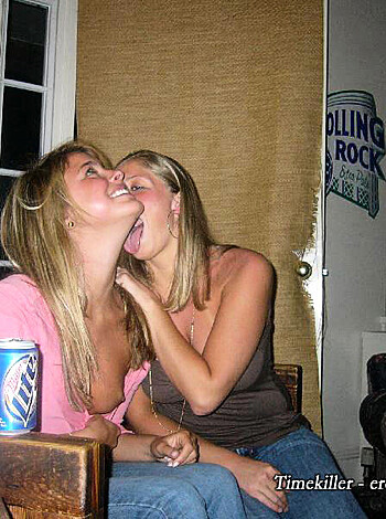 GIRLS at PARTY- Drunk teenagers - Amateurs pics 28 - Photo 18