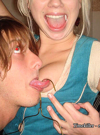 GIRLS at PARTY- Drunk teenagers - Amateurs pics 28 - Photo 23