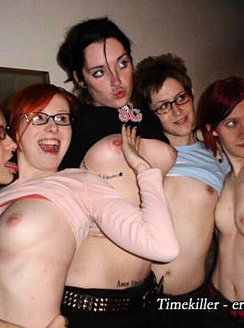 GIRLS at PARTY- Drunk teenagers - Amateurs pics 28 - Photo 32