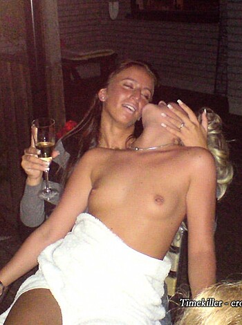 GIRLS at PARTY- Drunk teenagers - Amateurs pics 28 - Photo 44