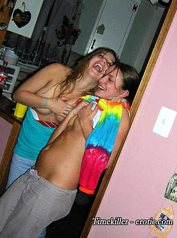 GIRLS at PARTY- Drunk teenagers - Amateurs pics 28 - Photo 45