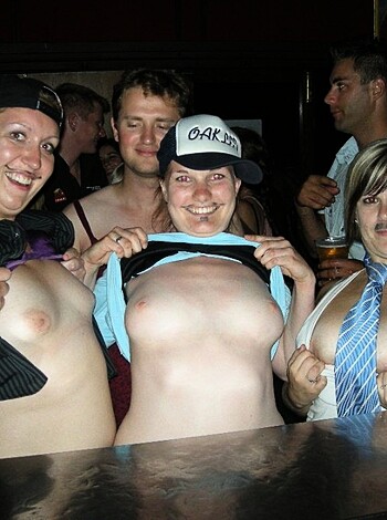 Young Girls and night party flashers  - Photo 23