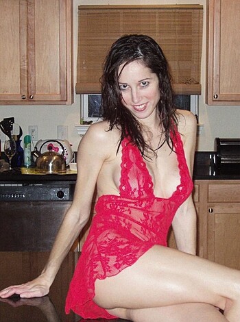Brunette Hottie Shows Her Tight Body - Photo 17