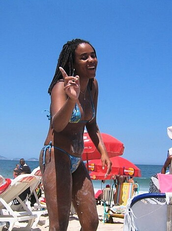 Gorgeous Beach Bikini Candids  - Photo 7
