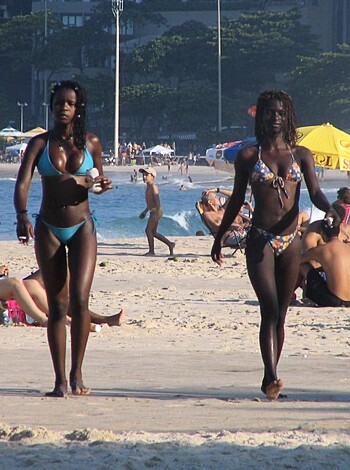 Gorgeous Beach Bikini Candids  - Photo 13