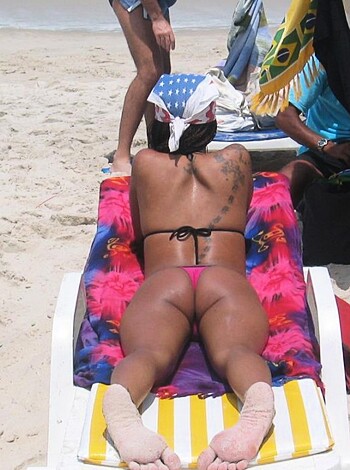 Gorgeous Beach Bikini Candids  - Photo 21
