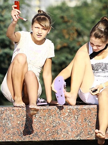 TEEN UPSKIRTS AMATUER SET  - Photo 12