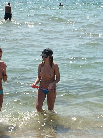 TEEN ON NUDIST BEACH HOLIDAY AMATEUR SET  - Photo 1