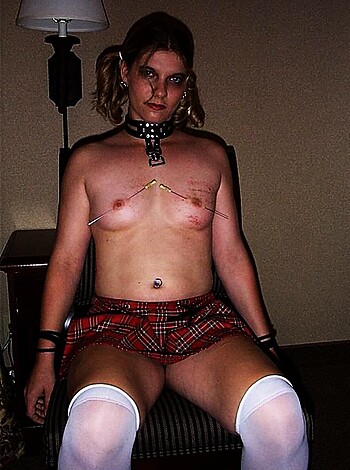Slave girl and torture needle - Photo 10