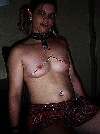 Slave girl and torture needle - Photo 17
