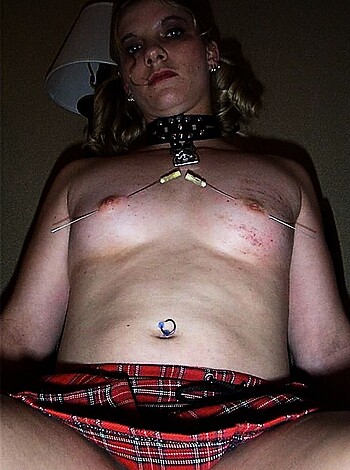 Slave girl and torture needle - Photo 14