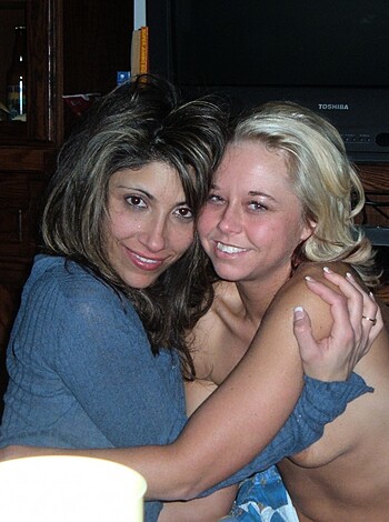 Young amateur swinger party  - Photo 10