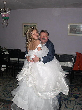 "Here's some fuckin' happy couple getting married shit, with them dancin' around like idiots in front of a buncha goddamn balloons an' all these asshole guests watchin'. Jesus Christ."