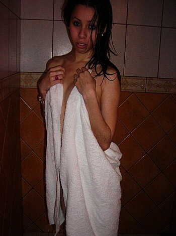 Sexy Mirande is getting wet - Photo 62