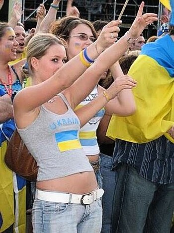Sexy soccer fans  - Photo 10