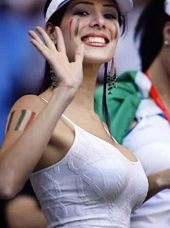 Sexy soccer fans  - Photo 11