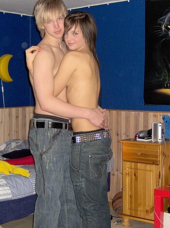 first time young couple  - Photo 2