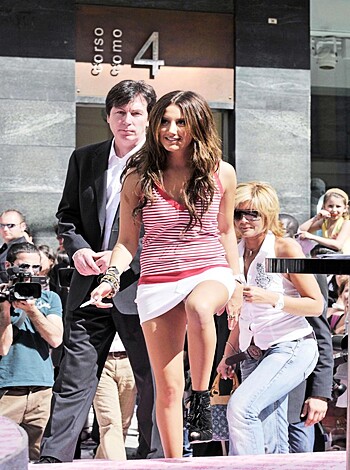 "Here's the skinny bitch in her stripy ass-outfit, attending some fucking event."