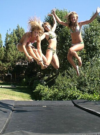 Drunk teen girls party - Photo 19