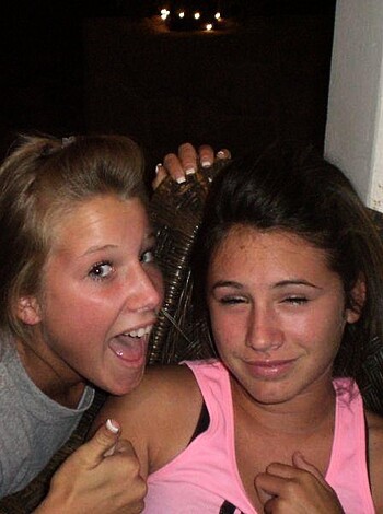 Drunk teen girls party - Photo 27