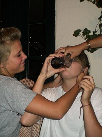 Drunk teen girls party - Photo 48