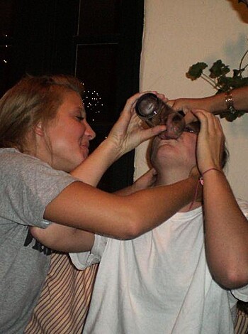 Drunk teen girls party - Photo 49
