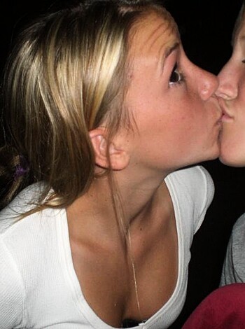 Drunk teen girls party - Photo 63