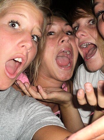 Drunk teen girls party - Photo 60