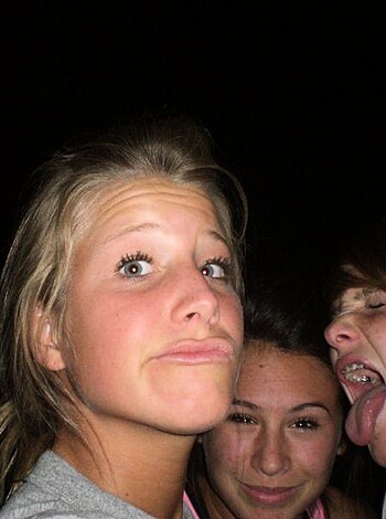 Drunk teen girls party - Photo 59